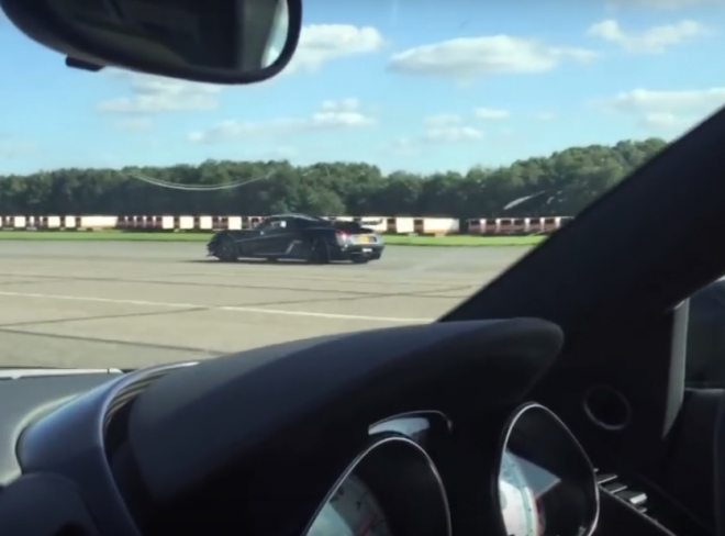 Koenigsegg One:1 vs. Audi R8 GT: takhle vypadá bitva hypersportu se supersportem (video)
