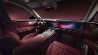 Čínské Rolls-Roycy dorazily do Paříže, v Evropě se začnou prodávat už příští rok