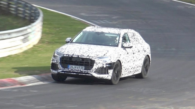Audi Q8 natočeno v ostré akci na Ringu, motor i pneumatiky ječí jak o život (video)