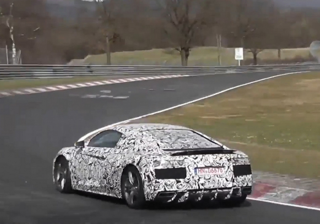 Nové Audi R8 už brousí asfalt Nürburgringu, zní pěkně (video)  