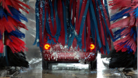 Expert vysvětlil, proč byste nikdy neměli mýt své auto v automatické myčce