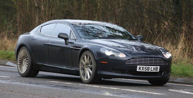 Aston Martin Rapide spatřen na běžné silnici