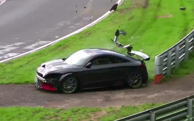 Tvrdá nehoda Audi TT RS na Ringu vás přesvědčí, že „quattro neurveš” opravdu neplatí (video)