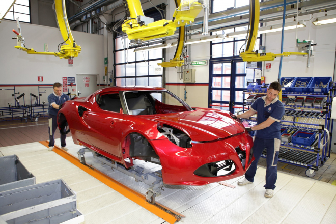 Alfa Romeo odhalila tajemství výroby 895kilového sporťáku 4C