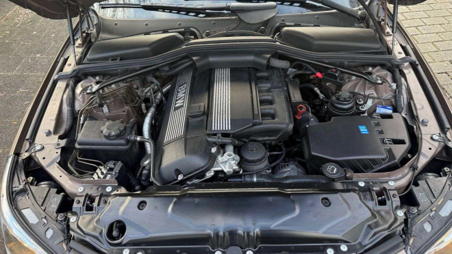 Skoro nové BMW řady 5 s šestiválcem za 300 tisíc není vtip ani omyl, může být vaše. A podívejte se na ten interiér