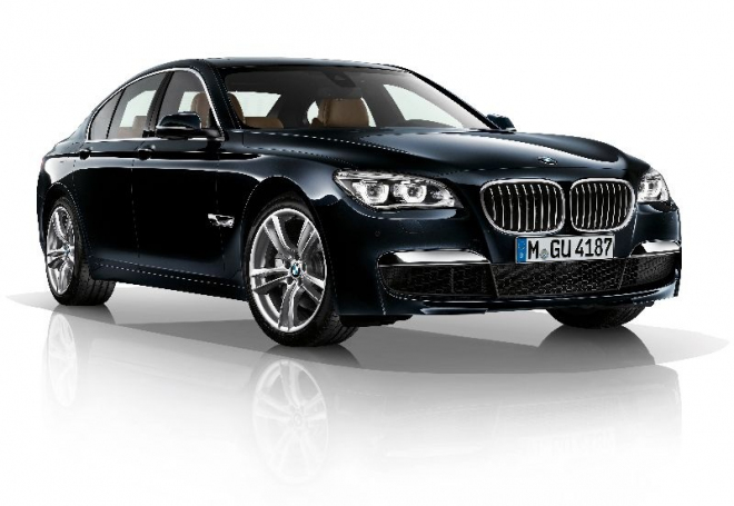 BMW M750i: poloviční M7 čeká premiéra v březnu 2013, po boku základní 728i