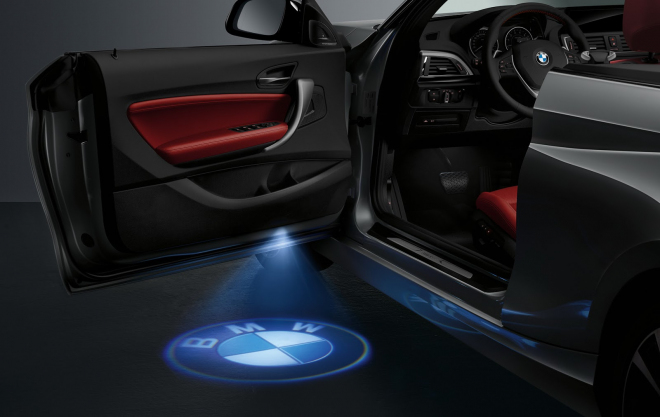 BMW mohou promítat firemní logo na zem. K čemu to je dobré?