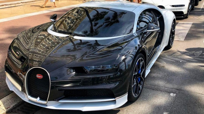 Bohatý šejk si pořídil hned dvě Bugatti v inverzních barvách, vypadají jako pandy