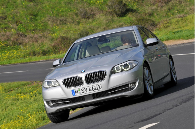 BMW 5 2012: sbohem atmosférickým šestiválcům