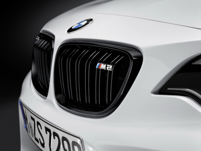 BMW M2 Coupe dostalo tovární tuning, hlavně vizuální doplňky M Performance