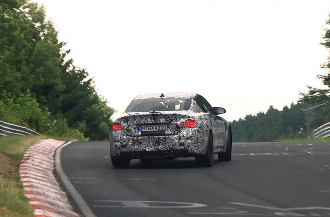 Nová BMW M3 a M4 už se prohánějí po Ringu jen s minimem maskování (videa)