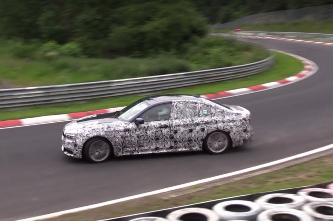 Nové BMW 5 2017 natočeno v ostré akci na Ringu, střihlo si i drift (video)