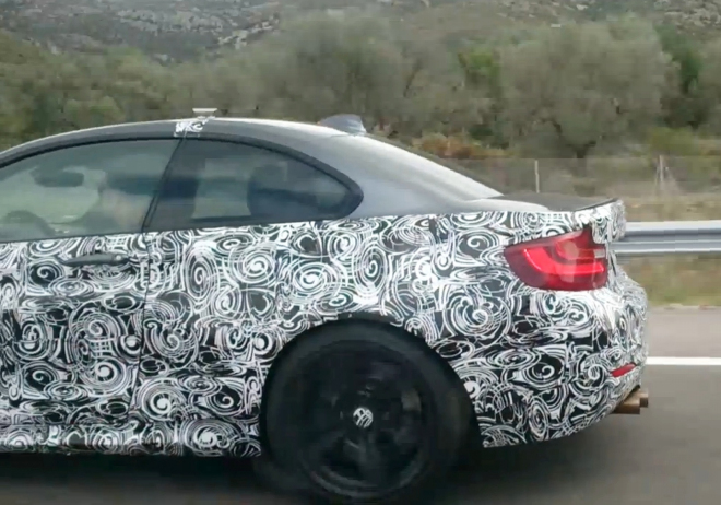 BMW M2 2016 znovu přistiženo, hned ve dvou exemplářích naráz (video)