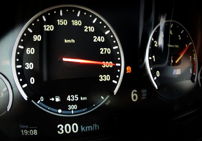 BMW M5 30 Jahre: takhle zrychluje 600koňová M5 z 0 na 300 km/h (video)