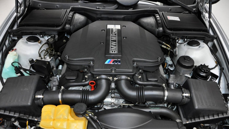K mání je poslední BMW M5 s manuálem a V8 bez turba, majitel ho 19 let  hlavně garážoval | Autoforum.cz