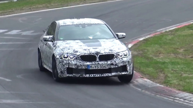 Podívejte se, jak prototyp nového BMW M5 létá po Ringu. Je jako zběsilý (video)