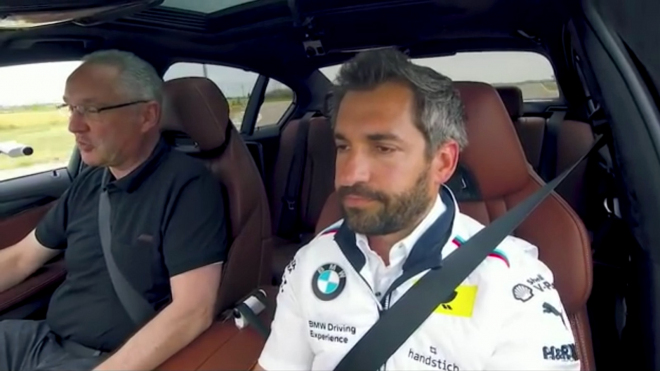 Ex-pilot F1 a šéf vývoje BMW ukázali novou M5 v akci. 24 minut skoro nehnuli brvou