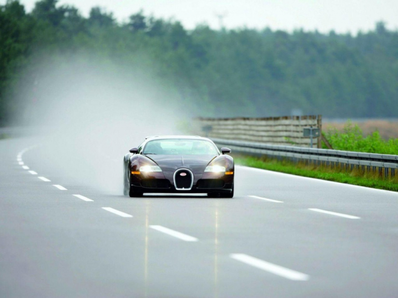Top 10 anti-ekologických supersportů - 5 - Bugatti_Veyron_82
