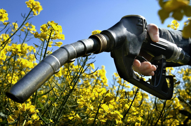 EU otáčí, pracuje znovu na až 7 procentech biosložek v palivech