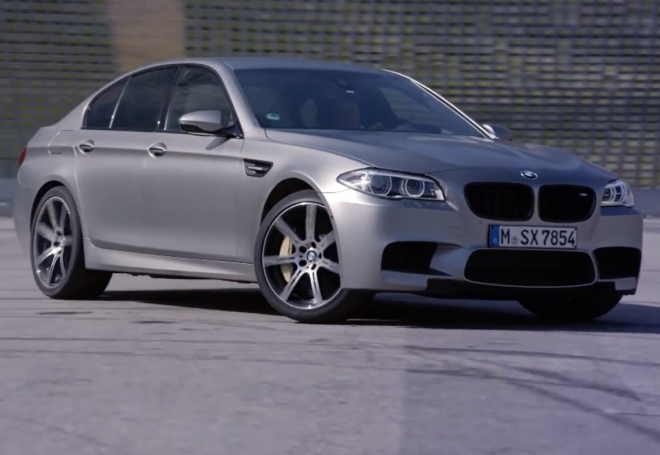 BMW M5 30 Jahre M5: 600koňová verze driftuje na mnichovském stadionu (video)