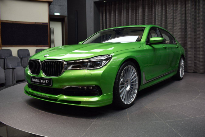 Nová Alpina B7 v jedovaté zelené vytváří bizarní kontrast křiklavosti a elegance