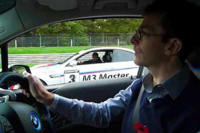 BMW i3 vs. M3: do 65 km/h vítězí elektromobil, ale udělejte to víckrát a voláte odtah (video)