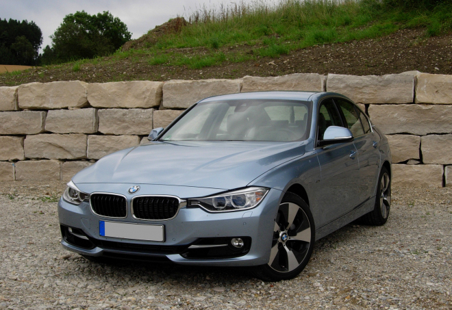Vyzkoušeli jsme BMW 3 Active Hybrid. Kdo říká, že hybrid musí být nudný? (video)