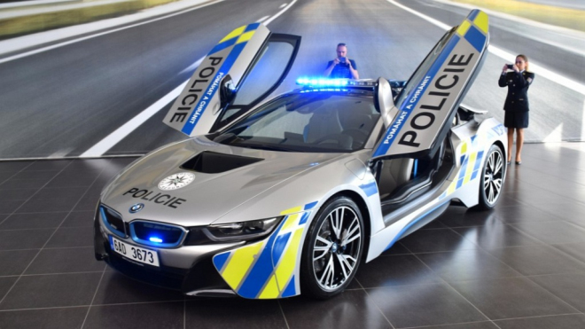 Toto je nové nejdražší auto ve službách Policie ČR. Smysl asi nemá, ale sluší mu to