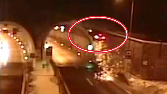 Slovák si zahrál na Knight Ridera, na dálnici vylétl do vzduchu, narazil do tunelu