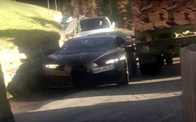 Hotové Bugatti Chiron konečně natočeno i zepředu, hýří agresí