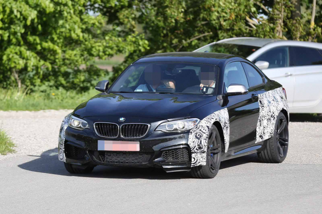 BMW M2 odhaluje detaily, v základu dorazí s manuálem a 19