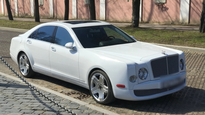 Rus si postavil falešné vrcholné Bentley. Zmást dokáže, teď může být vaše