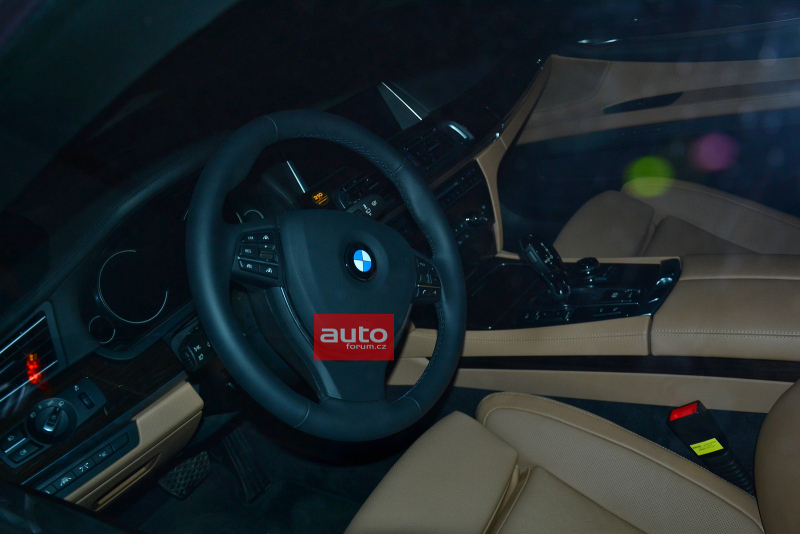 BMW_7_2013_LCI_facelift_spy_Praha_24_800_600.jpg