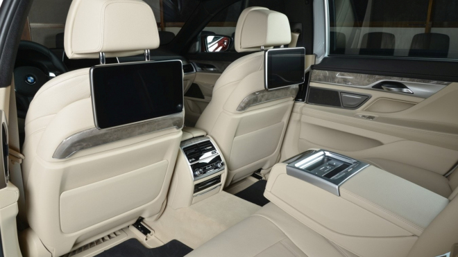 Někdo si neobvykle koupil maximálně vybavené BMW se základním motorem