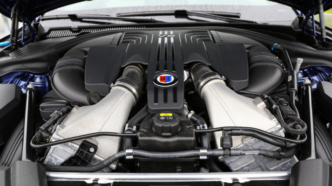 Toto srdce patří druhému nejrychlejšímu sedanu světa, teď jede až 330 km/h