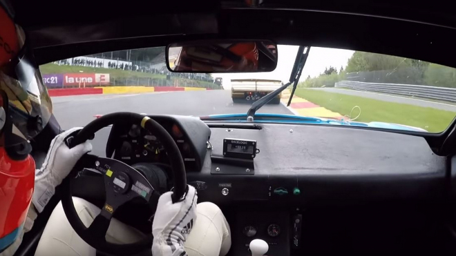 Úplně první BMW M se schopným pilotem v akci na hranici možností už se dnes nevidí