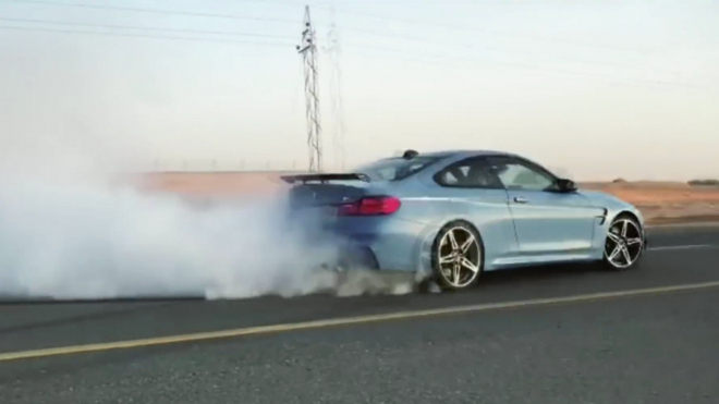 Bláznivé arabské driftování v provozu s BMW M4 se hned tak nevidí (video)
