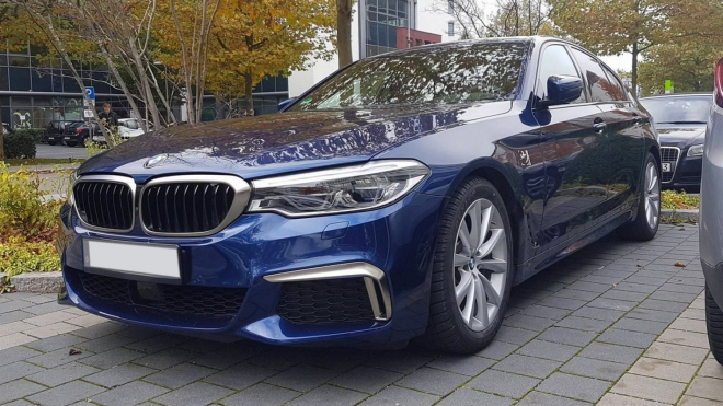 Nové BMW 5 poprvé nafoceno na ulici, takhle to sluší vrcholné M550i