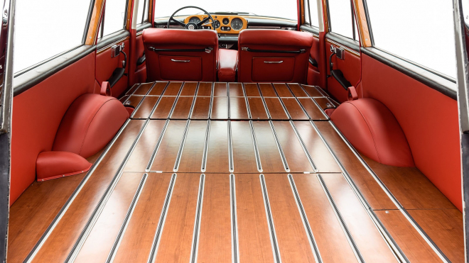 Boháč chtěl po automobilce kombi ve stylu jachty. Odmítla ho, tak si nechal postavit toto