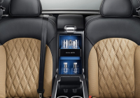 Bentley podporuje konzumaci alhokolu v autě, ovšem jen na zadních sedadlech