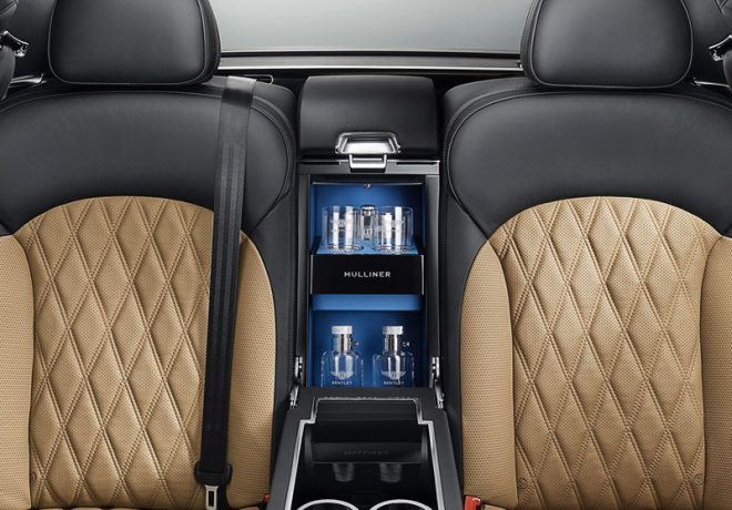 Bentley podporuje konzumaci alhokolu v autě, ovšem jen na zadních sedadlech