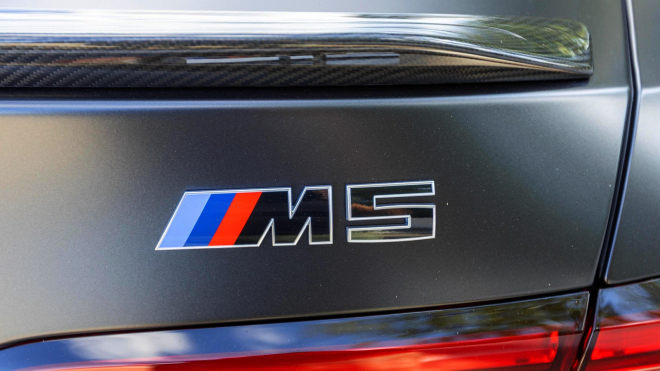 Zatímco majitelé nejlepších předchozích M5 prodávají svá auta se ziskem, kupec nového &bdquo;parníku&rdquo; BMW přišel za 320 km o 400 tisíc