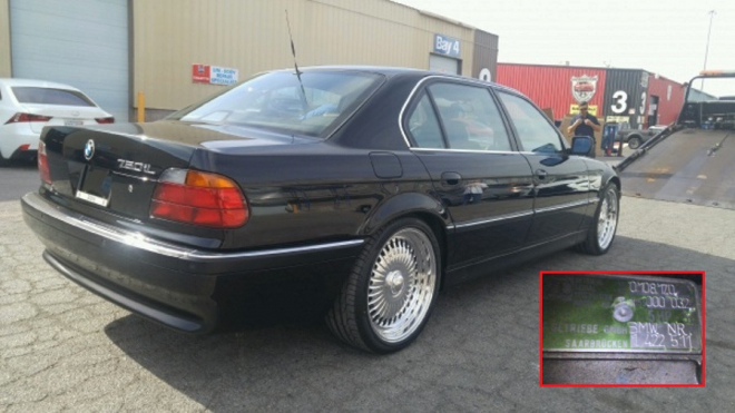 BMW 750Li, ve kterém zastřelili Tupaca, je na prodej. I teď nese stopy po kulkách