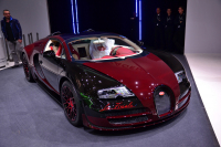 Bugatti Veyron La Finale na oficiálních fotkách, odkazuje na počátek výroby
