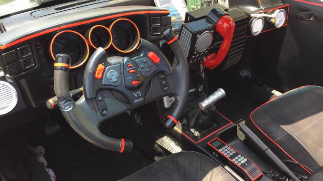 Tohle je nejlevnější cesta k Batmobilu. Není tak úplně pravý, ale pobaví