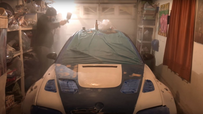 Fanda si v garáži postavil reálnou kopii auta z počítačové hry. Je úžasně přesná