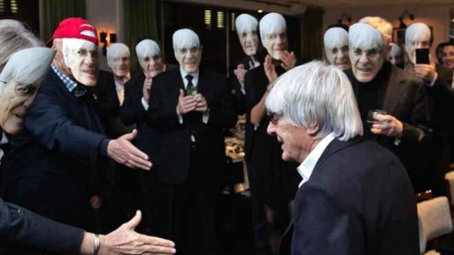 Bernie Ecclestone se rozloučil s kolegy z F1, na bizarně vyhlížející party