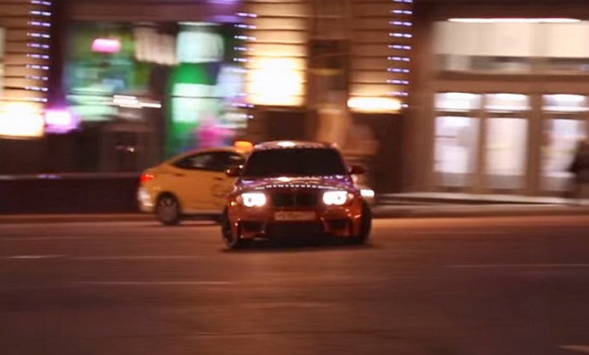 Takhle to dopadne, když si Rus pořídí na ježdění po městě BMW 1 M Coupe (video)