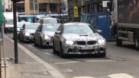Kolona nových BMW M5 F90 natočena v ulicích, jedno z nich i zaburácelo (video)