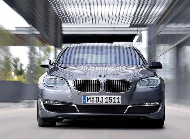 BMW 5 2013: facelift F10 dorazí v červenci, zlepší mrštnost a ovladatelnost